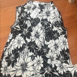 Chic Black and White Blouse with Elegant Design